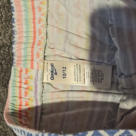 Shorts‎ - Picture 2 of 2